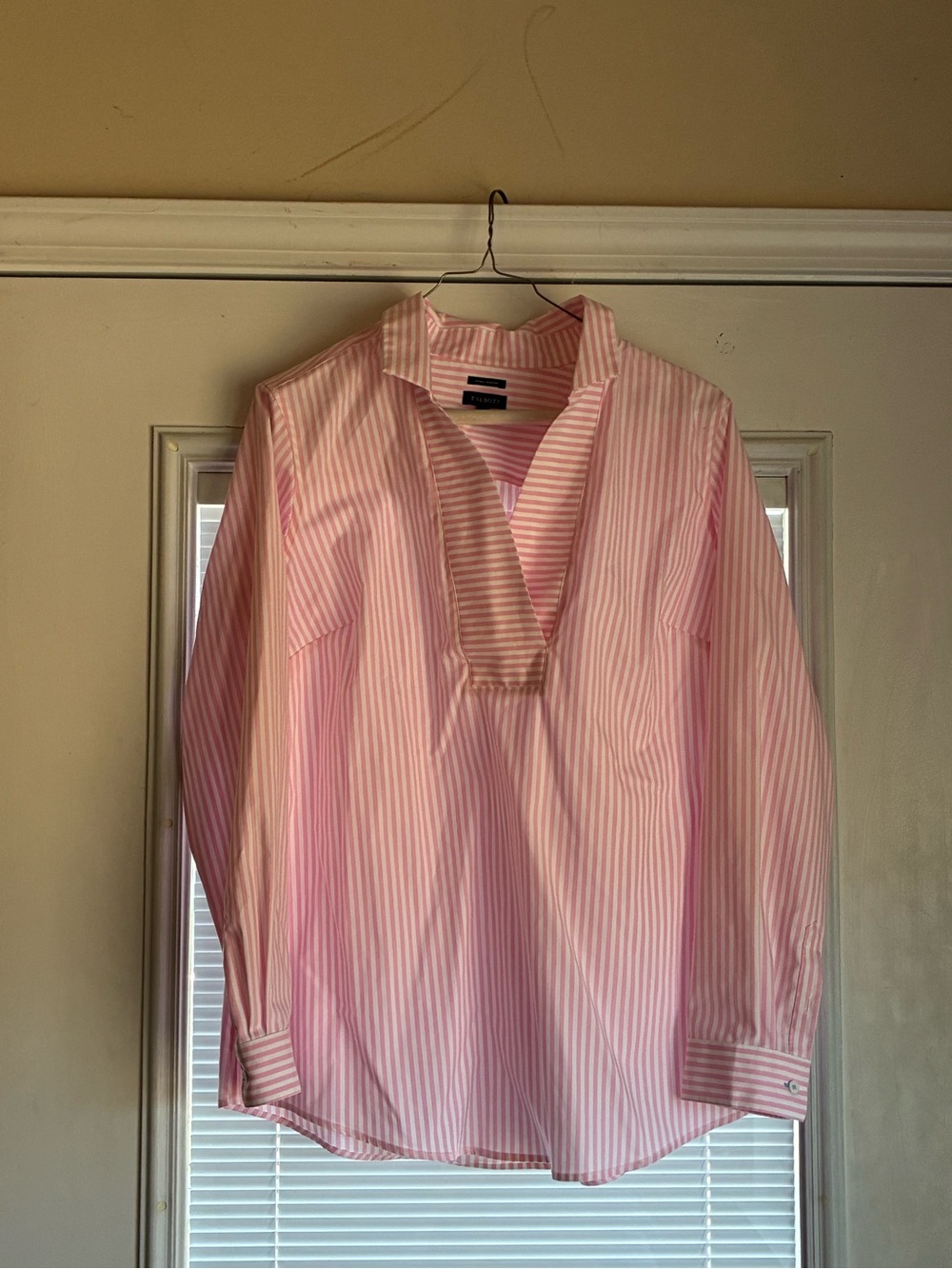 Women’s TALBOTS Lightweight Dress Shirt 10
